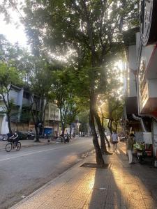 HÀNG HIẾM ĐỐNG ĐA, 2 BƯỚC CHÂN TỚI PHỐ HUỲNH THÚC KHÁNG SIÊU HOT, 73m2 - 12,3 Tỷ